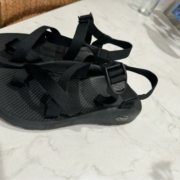 Women’s black Chacos - Picture 2 of 4
